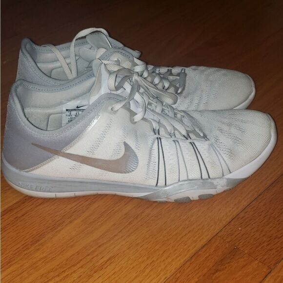 Nike Free TR 6 Running Shoes 833413-100 White Silver - Picture 1 of 8